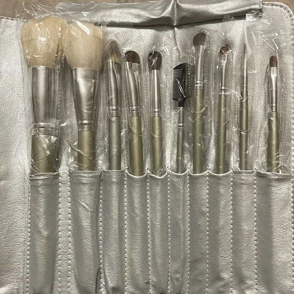 TIGI Cosmetics - Picture 3 of 6